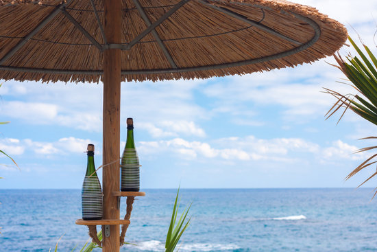 What Goes In A Wine Basket?